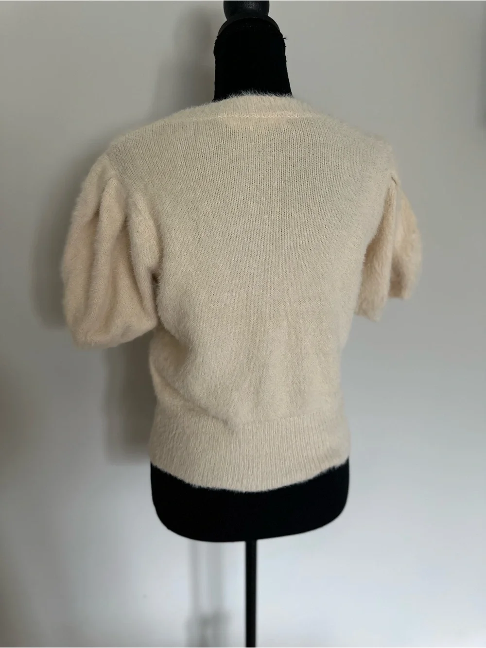 ASTR The Label Cream Fuzzy Puff Short Sleeve Pearl Button Cardigan Sweater M - Picture 4 of 7